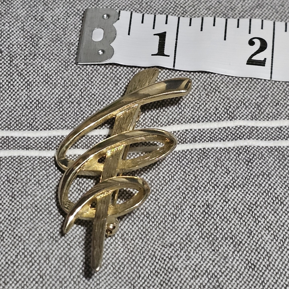 ⭐️Vintage JJ Jonette Jewlery 1986 Gold Tone Brooch